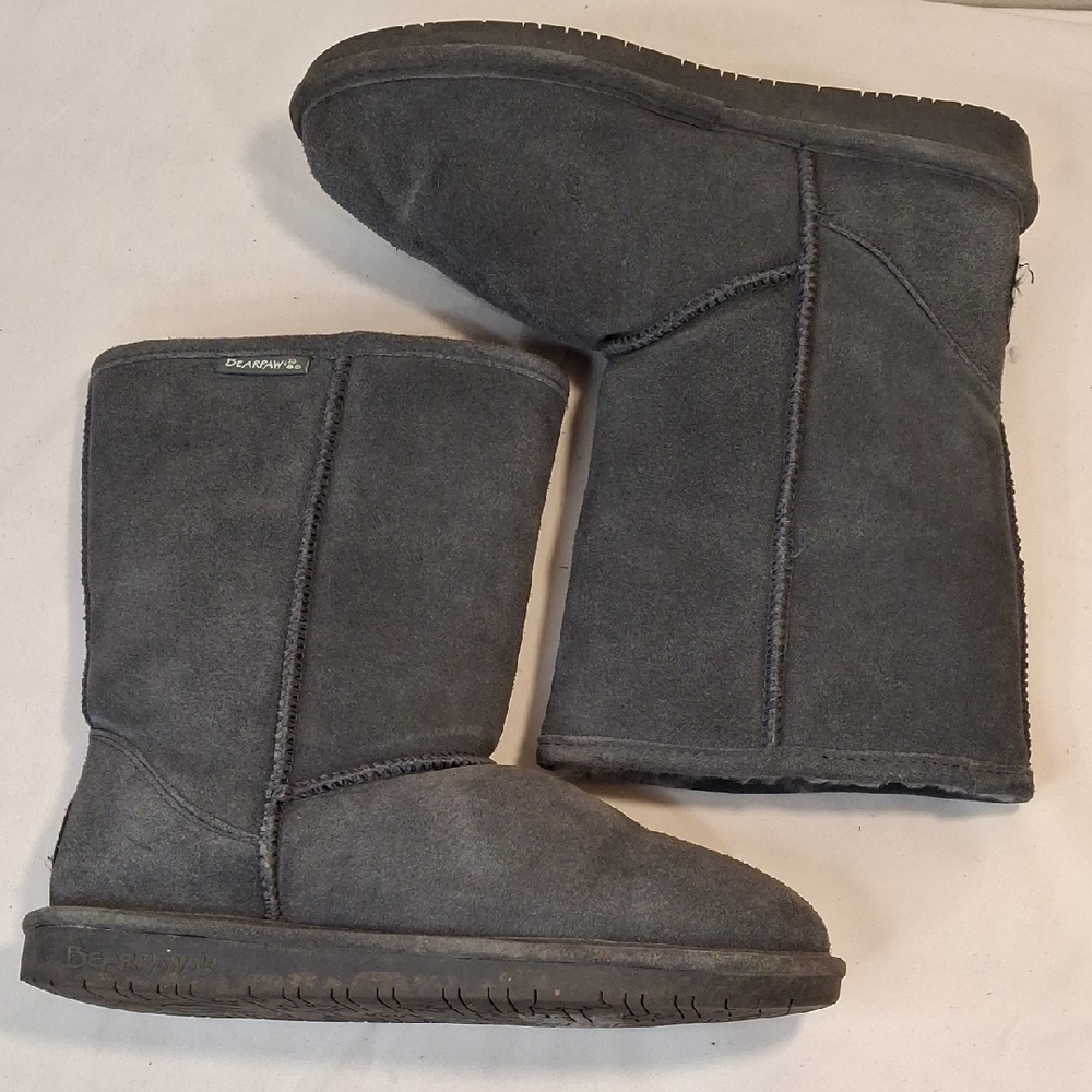 BearPaw Charcoal Suede Upper, Sheepskin/Wool Lining Winter Booties Lightly Worn.